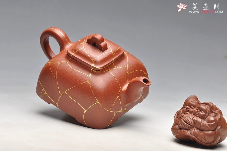 紫砂壶图片：别有风味 送礼自用 佳品  实力之作 全手冰纹孤菱 - 宜兴紫砂壶网