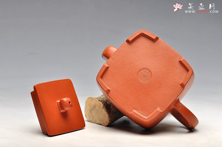 紫砂壶图片：精品小红泥全手 简洁小四方  方中寓圆 - 宜兴紫砂壶网