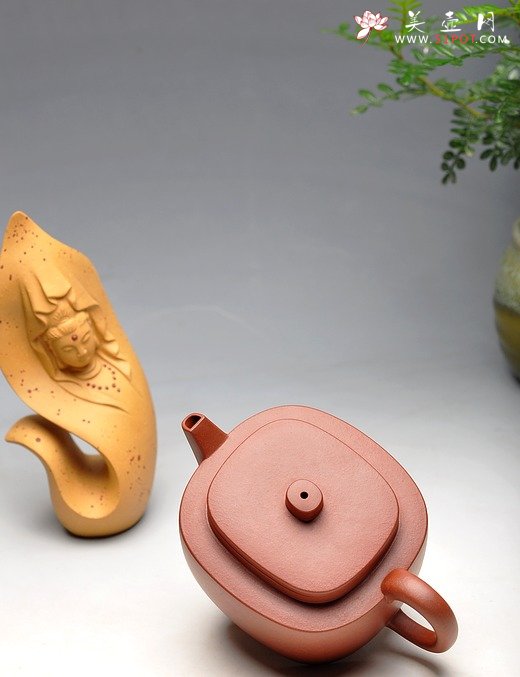 紫砂壶图片：亦圆亦方 平盖腰圆  质朴无华 老青水泥 - 宜兴紫砂壶网