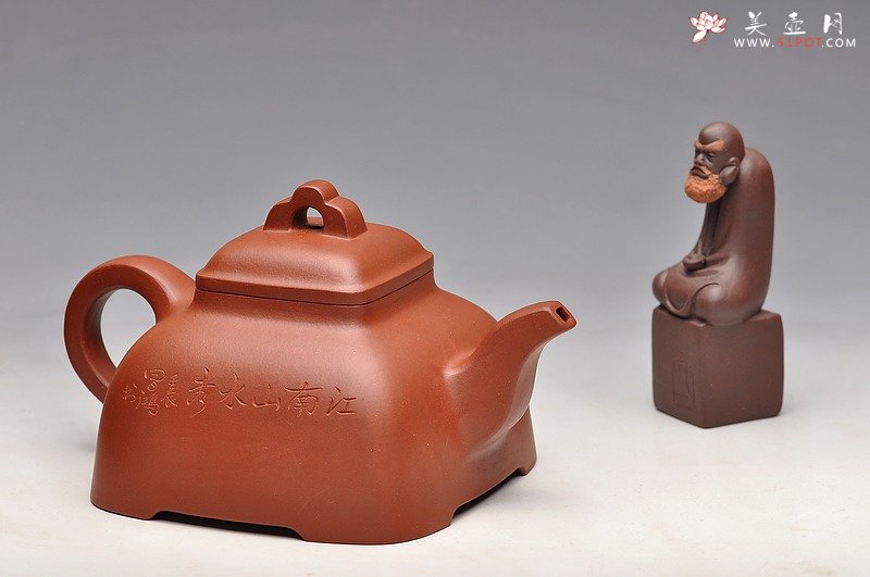 紫砂壶图片：线条挺拔 浑厚大气 方圆之妙 李昌鸿大师装饰 全手孤菱 - 宜兴紫砂壶网