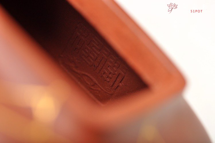 紫砂壶图片：别有风味 送礼自用 佳品  实力之作 全手冰纹孤菱 - 宜兴紫砂壶网