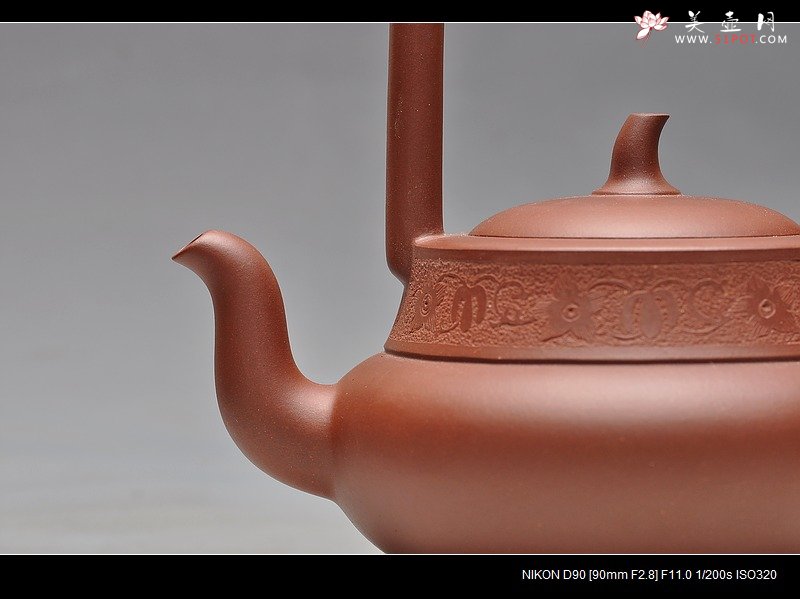 紫砂壶图片：壬辰年扛鼎力作 北瓜提梁  - 宜兴紫砂壶网