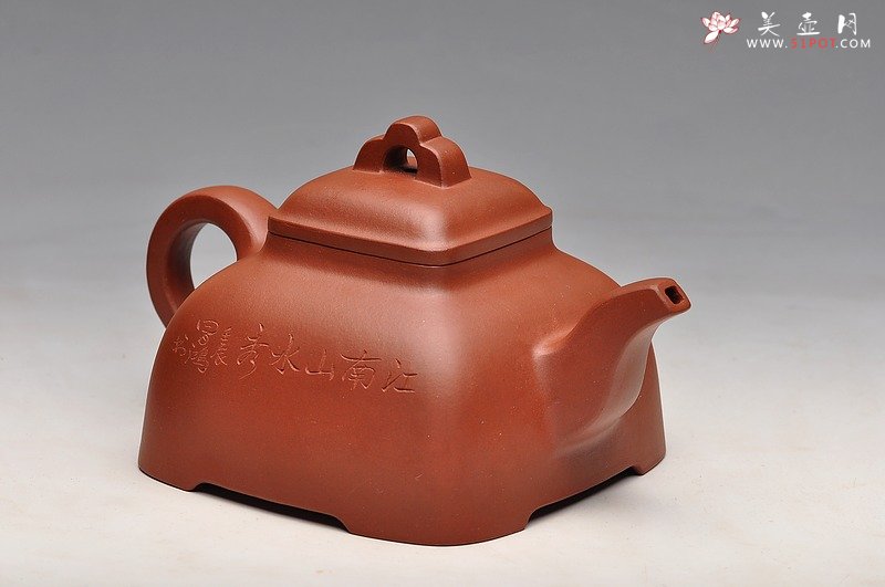 紫砂壶图片：线条挺拔 浑厚大气 方圆之妙 李昌鸿大师装饰 全手孤菱 - 宜兴紫砂壶网