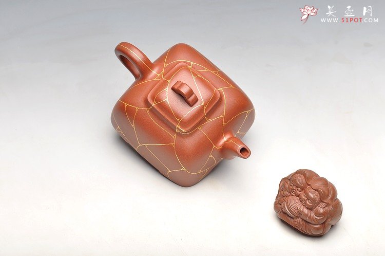 紫砂壶图片：别有风味 送礼自用 佳品  实力之作 全手冰纹孤菱 - 宜兴紫砂壶网