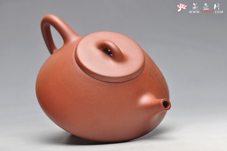 紫砂壶图片：峥峥其骨 味正耐品 挺拔俊雅 乃曲峰实力之作  全手子冶石瓢 - 宜兴紫砂壶网