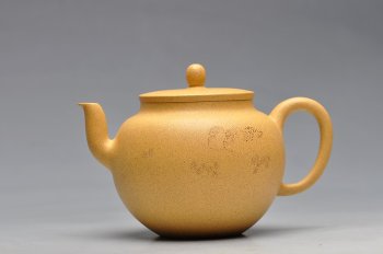 紫砂壶图片：线条流畅 挺拔优雅 全手迎春 墨陶装饰王翔鸟 - 宜兴紫砂壶网