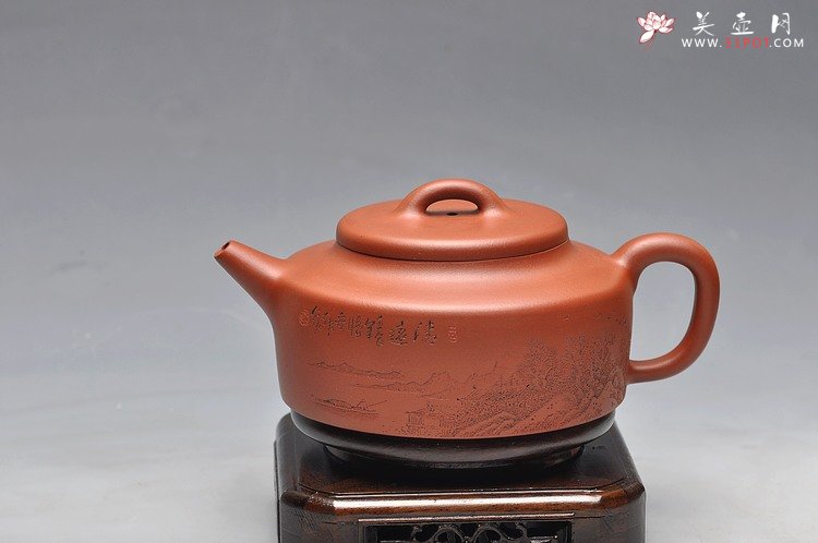 紫砂壶图片：李彦雄装饰通景山水  全手汉韵 - 宜兴紫砂壶网