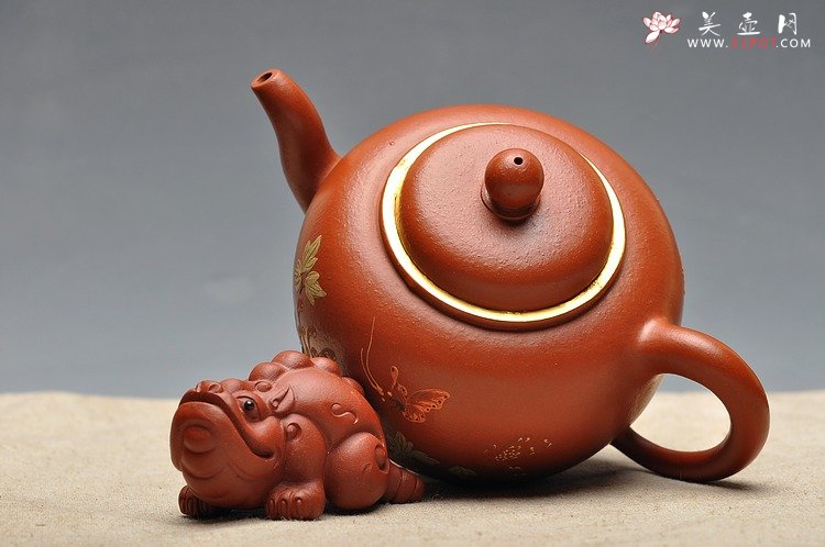 紫砂壶图片：老朱泥难得大品 全手摹古 圆润大方 全手宫灯 孤品 - 宜兴紫砂壶网