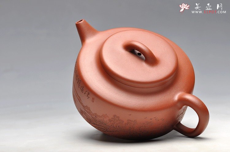 紫砂壶图片：李彦雄装饰通景山水  全手汉韵 - 宜兴紫砂壶网