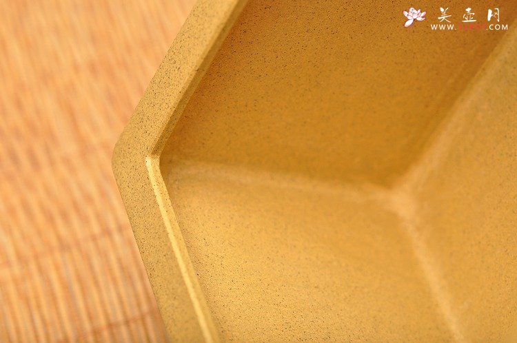 紫砂壶图片：精工典范 素雅秀气  万阗阗最新力作 全手四方花盆 - 宜兴紫砂壶网