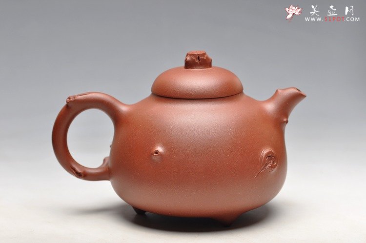 紫砂壶图片：惊艳双色立体梅花 颇有气势  梅花乳鼎 - 宜兴紫砂壶网