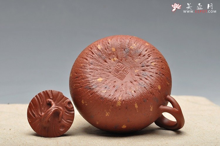 紫砂壶图片：蔡岩峰壬辰年最新原创力作 全手桩语  - 宜兴紫砂壶网