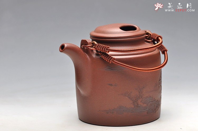 紫砂壶图片：猪肝色底槽青 仅此一把 全手洋桶 精彩泥绘山水 不接受定制 - 宜兴紫砂壶网