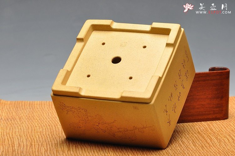 紫砂壶图片：精工典范 素雅秀气  万阗阗最新力作 全手四方花盆 - 宜兴紫砂壶网