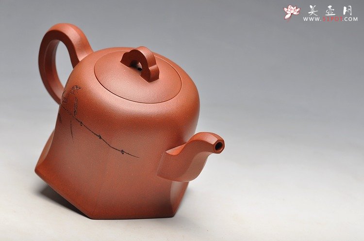 紫砂壶图片： 鲍志强高徒 历上清装饰 方鈡 优质底槽青 - 宜兴紫砂壶网