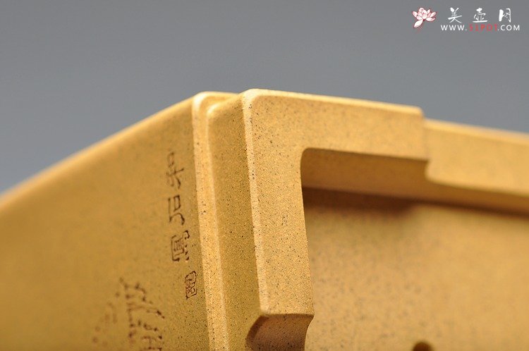 紫砂壶图片：精工典范 素雅秀气  万阗阗最新力作 全手四方花盆 - 宜兴紫砂壶网