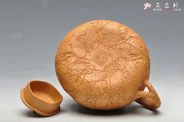 紫砂壶图片：老段泥 古朴灵气 融然  全手工灵芝龚春 瓜纽龚春 - 宜兴紫砂壶网