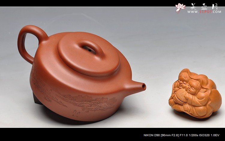 紫砂壶图片：李彦雄装饰通景山水  全手汉韵 - 宜兴紫砂壶网