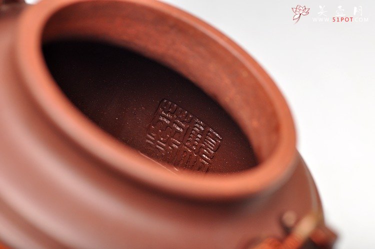 紫砂壶图片：猪肝色底槽青 仅此一把 全手洋桶 精彩泥绘山水 不接受定制 - 宜兴紫砂壶网