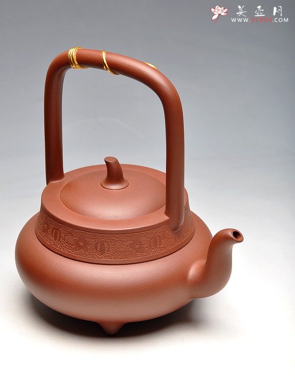 紫砂壶图片：壬辰年扛鼎力作 北瓜提梁 浑圆敦厚 典雅素丽 精品 - 宜兴紫砂壶网
