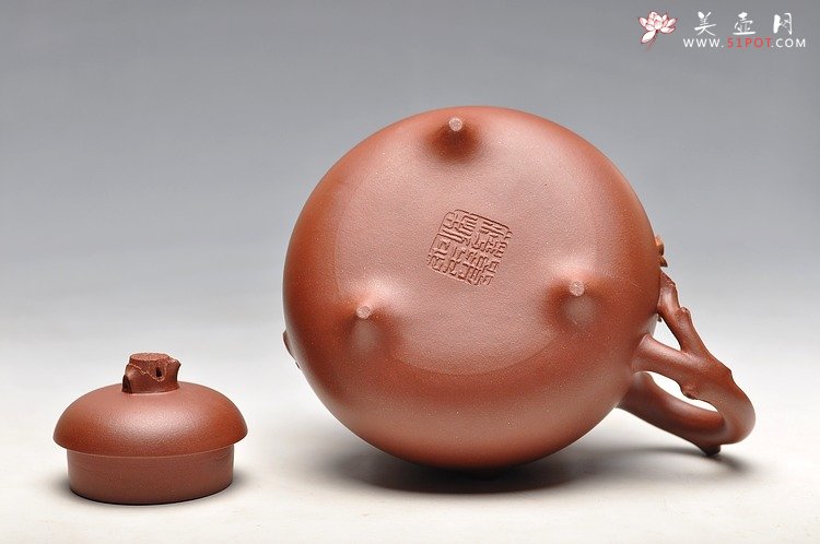 紫砂壶图片：惊艳双色立体梅花 颇有气势  梅花乳鼎 - 宜兴紫砂壶网