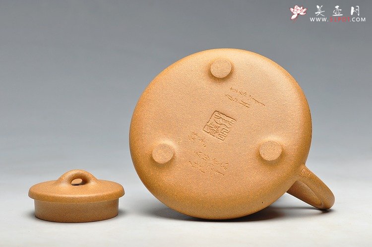 紫砂壶图片：李彦雄装饰山水 无限风光在险峰之全手子冶石瓢  淡雅 - 宜兴紫砂壶网