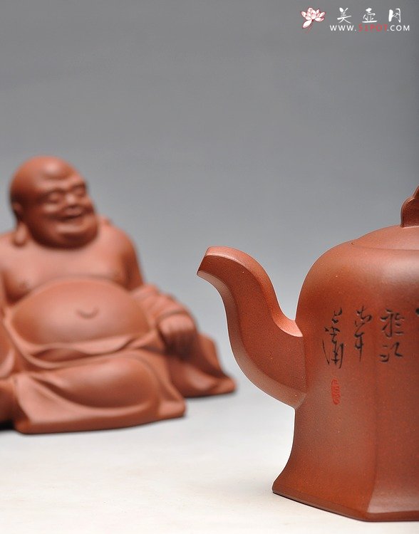 紫砂壶图片： 鲍志强高徒 历上清装饰 方鈡 优质底槽青 - 宜兴紫砂壶网