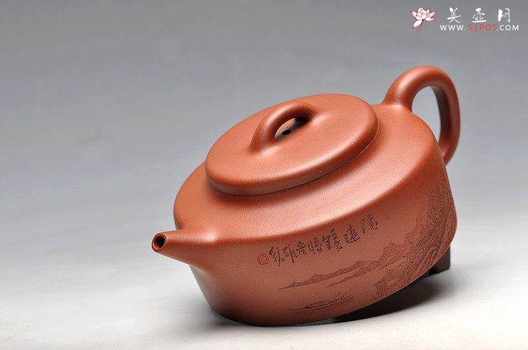 紫砂壶图片：李彦雄装饰通景山水  全手汉韵 - 宜兴紫砂壶网