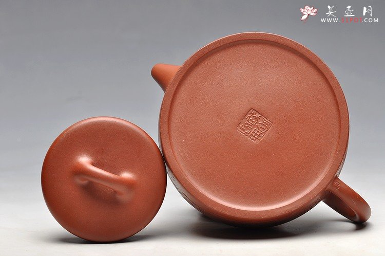 紫砂壶图片：李彦雄装饰通景山水  全手汉韵 - 宜兴紫砂壶网