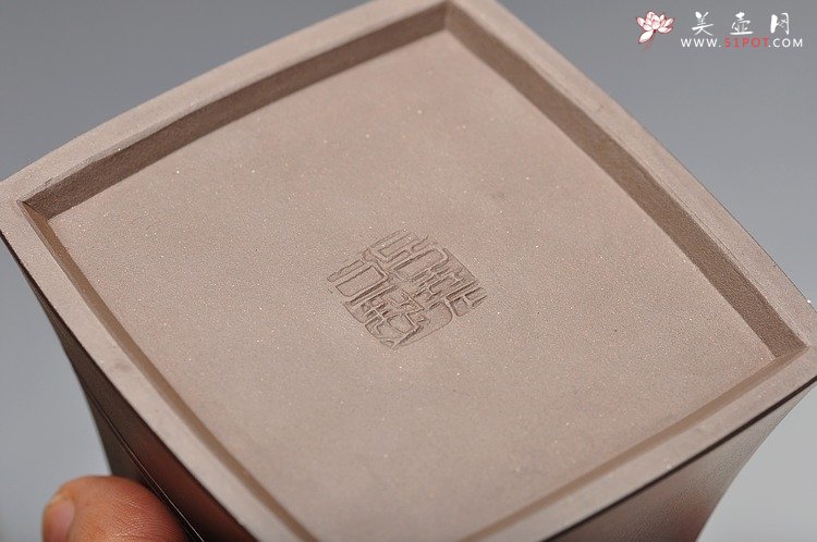 紫砂壶图片：吕尧臣 四方 镶嵌银丝  只供欣赏 - 宜兴紫砂壶网