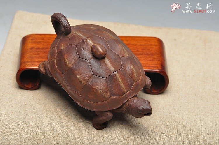 紫砂壶图片：全手工仿生雕塑 孙金立 寿龟  - 宜兴紫砂壶网