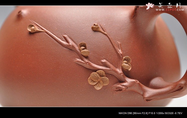 紫砂壶图片：惊艳双色立体梅花 颇有气势  梅花乳鼎 - 宜兴紫砂壶网