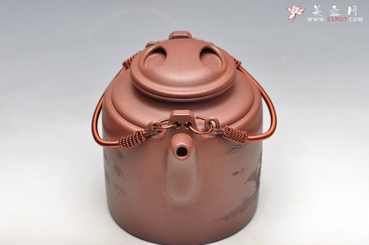 紫砂壶图片：猪肝色底槽青 仅此一把 全手洋桶 精彩泥绘山水 不接受定制 - 宜兴紫砂壶网