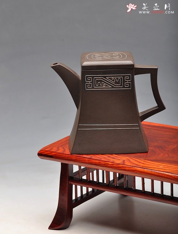 紫砂壶图片：吕尧臣 四方 镶嵌银丝  只供欣赏 - 宜兴紫砂壶网