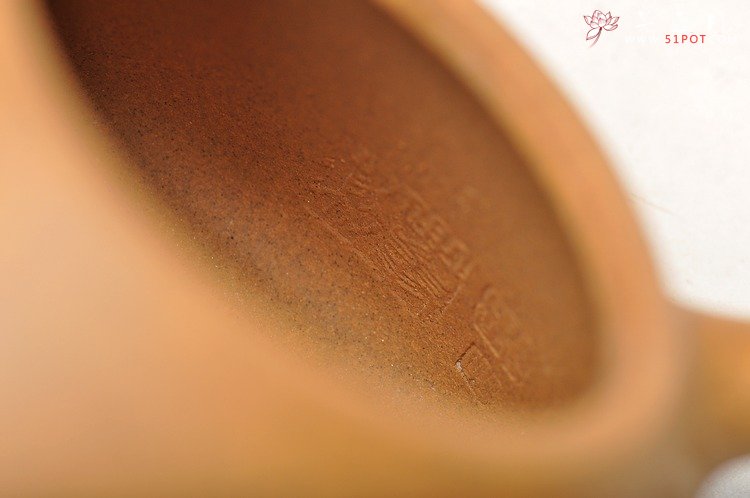 紫砂壶图片：李彦雄装饰山水 无限风光在险峰之全手子冶石瓢  淡雅 - 宜兴紫砂壶网