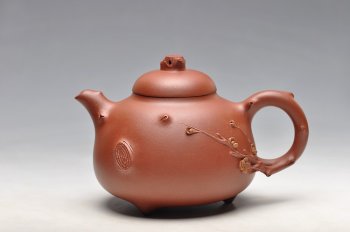 紫砂壶图片：惊艳双色立体梅花 颇有气势  梅花乳鼎 - 宜兴紫砂壶网