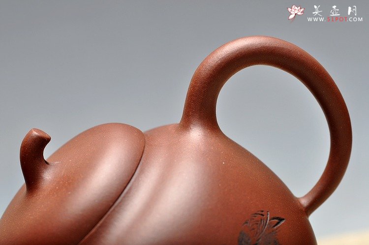 紫砂壶图片：传统实用之作  顾式茄段 舒展优美 - 宜兴紫砂壶网