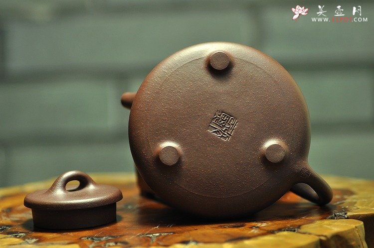 紫砂壶图片： 清隽挺拔  子冶石瓢 骨肉均挺 弱水三千只取一瓢 - 宜兴紫砂壶网