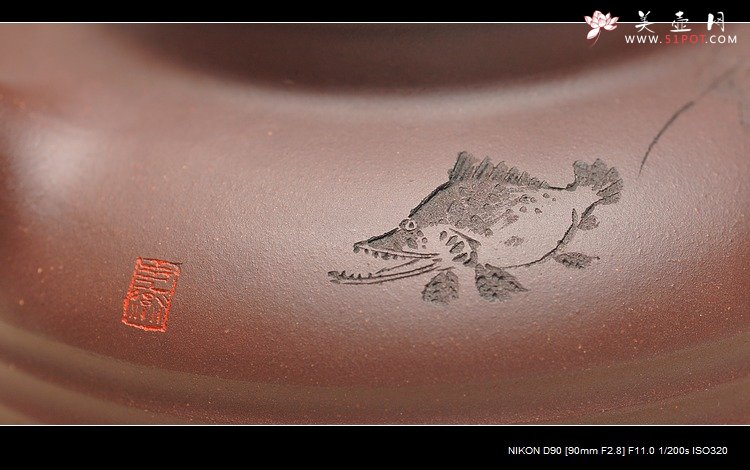 紫砂壶图片：造型新颖 寓意吉祥 鱼跃壶 送礼佳品 老拼紫 - 宜兴紫砂壶网