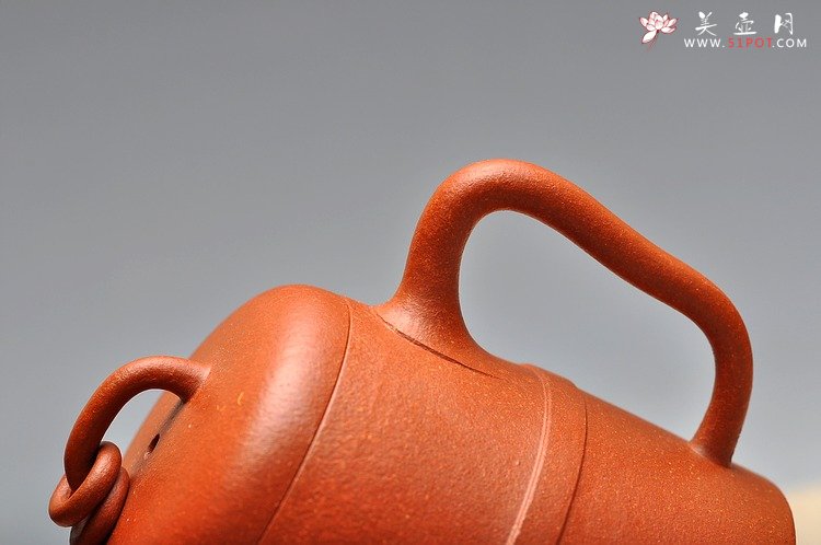 紫砂壶图片：经典作品 古朴典雅  全手花樽 - 宜兴紫砂壶网