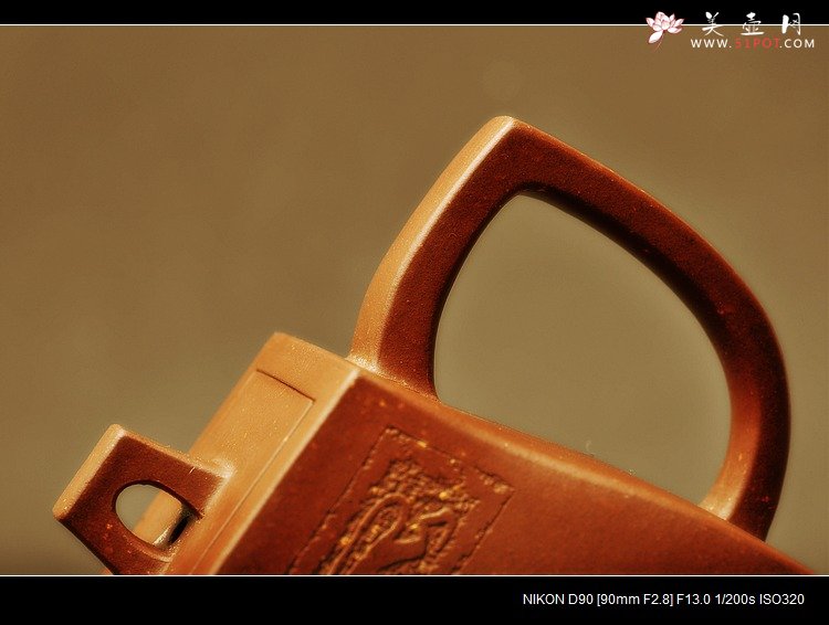 紫砂壶图片：神骏飘逸 气度非凡 全手工方中云壶 珍藏佳品 - 宜兴紫砂壶网