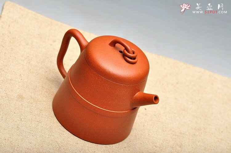 紫砂壶图片：经典作品 古朴典雅  全手花樽 - 宜兴紫砂壶网