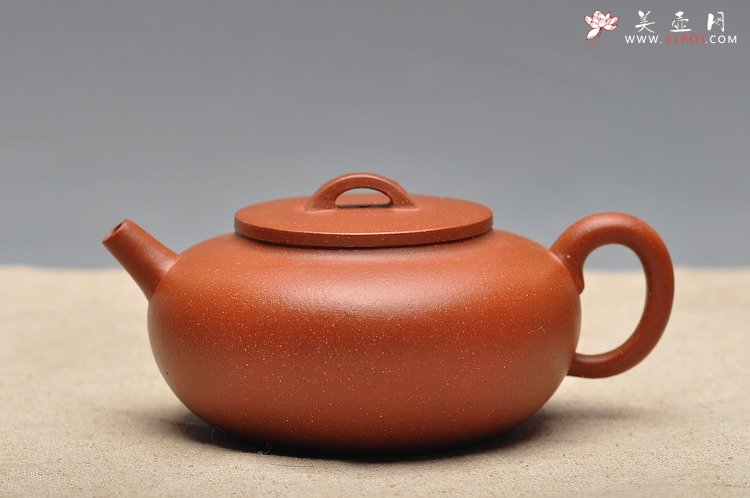 紫砂壶图片： 流畅自然 别具匠心 全手卧轮 新品尝鲜 - 宜兴紫砂壶网