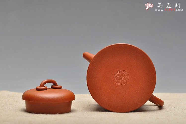 紫砂壶图片：经典作品 古朴典雅  全手花樽 - 宜兴紫砂壶网