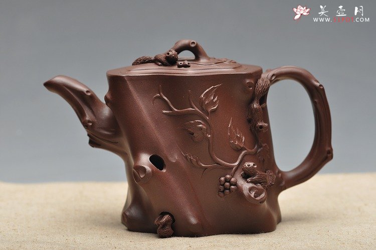 紫砂壶图片：恽益萍 松鼠葡萄桩 松鼠松桩 - 宜兴紫砂壶网