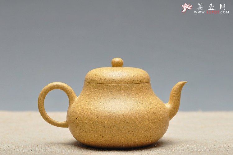 紫砂壶图片：尹君峰新品 本山段全手小君德 秀色可人 - 宜兴紫砂壶网