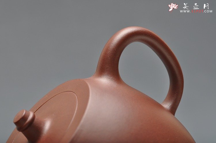 紫砂壶图片：实力派陶手郑新作品  全手玉成窑款井栏 古意 - 宜兴紫砂壶网