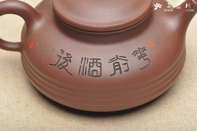 紫砂壶图片：造型新颖 寓意吉祥 鱼跃壶 送礼佳品 老拼紫 - 宜兴紫砂壶网