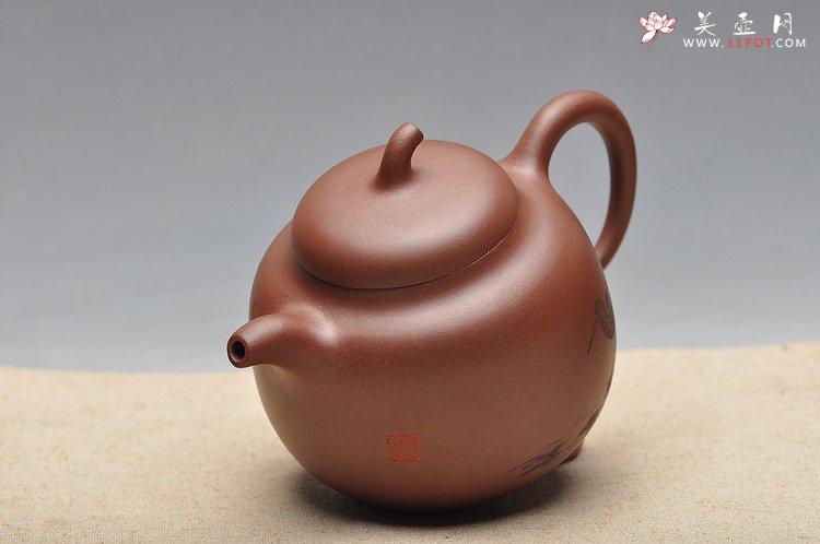 紫砂壶图片：传统实用之作  顾式茄段 舒展优美 - 宜兴紫砂壶网