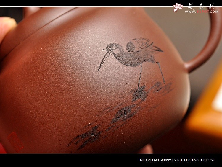 紫砂壶图片：传统实用之作  顾式茄段 舒展优美 - 宜兴紫砂壶网